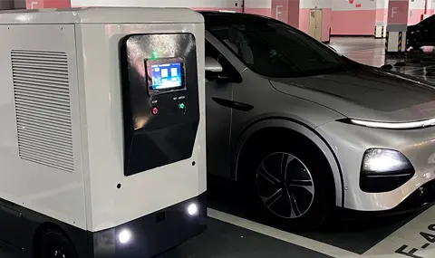 Mobile charging robot: the next trend in the field of electric vehicle charging and swapping?